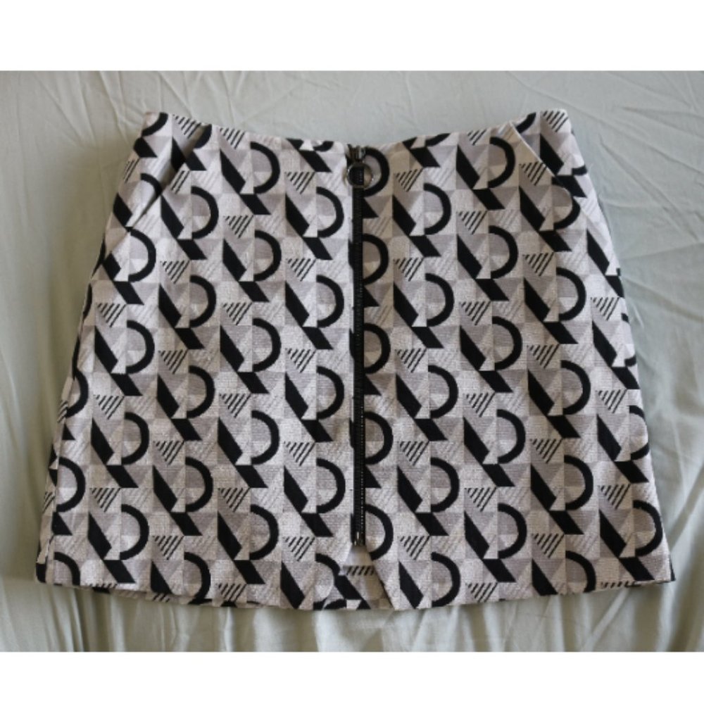 TOPSHOP black & white geometric mini skirt